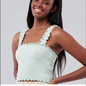 🚫 Sold 🚫 2 Hollister crop  tops  (1) NWT